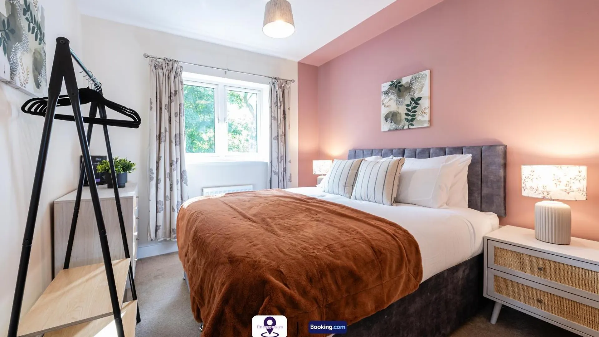Last-Minute Specials ! Summer Days L Rtm Stay L 4 -Bed House By Finesse Stays Short Lets & Serviced Accommodation Wakefield With Parking, Contractors Stanley  Stanley (West Yorkshire)
