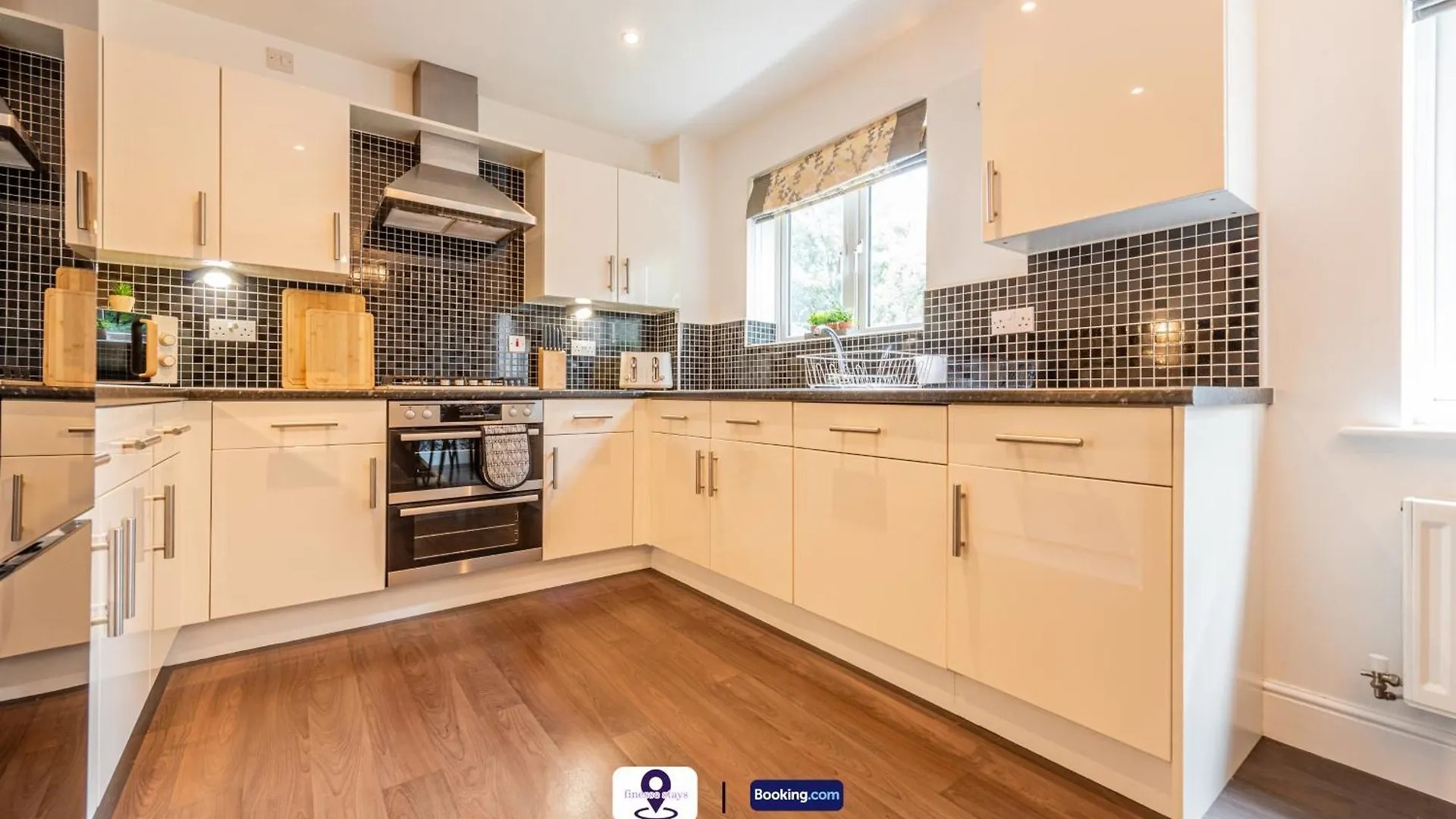 بيت للعطل Last-Minute Specials ! Summer Days L Rtm Stay L 4 -Bed House By Finesse Stays Short Lets & Serviced Accommodation Wakefield With Parking, Contractors Stanley