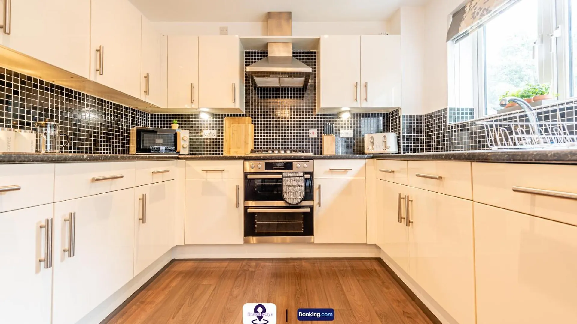 Last-Minute Specials ! Summer Days L Rtm Stay L 4 -Bed House By Finesse Stays Short Lets & Serviced Accommodation Wakefield With Parking, Contractors Stanley  0*, Stanley (West Yorkshire)