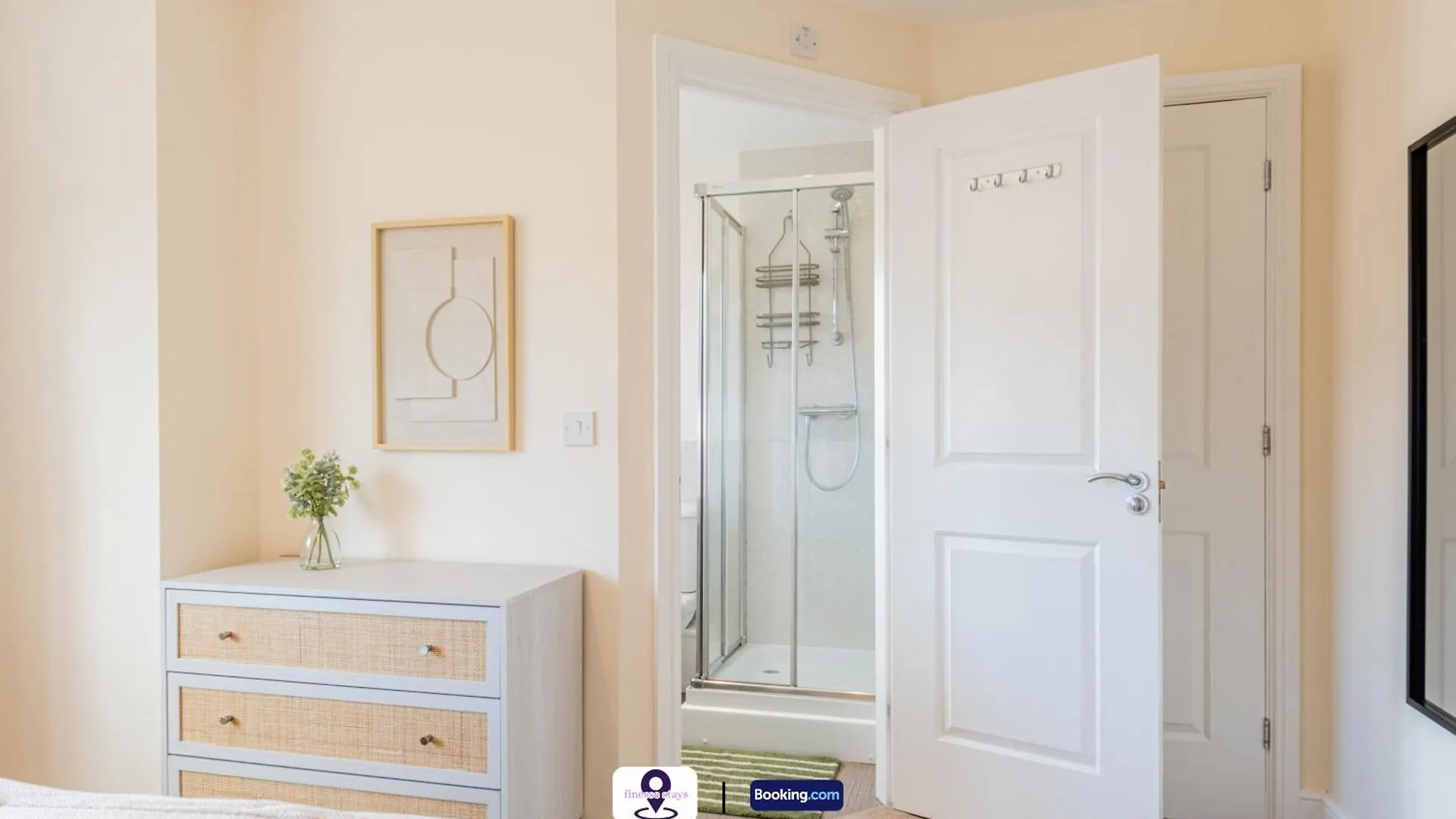Last-Minute Specials ! Summer Days L Rtm Stay L 4 -Bed House By Finesse Stays Short Lets & Serviced Accommodation Wakefield With Parking, Contractors Stanley  Stanley (West Yorkshire)